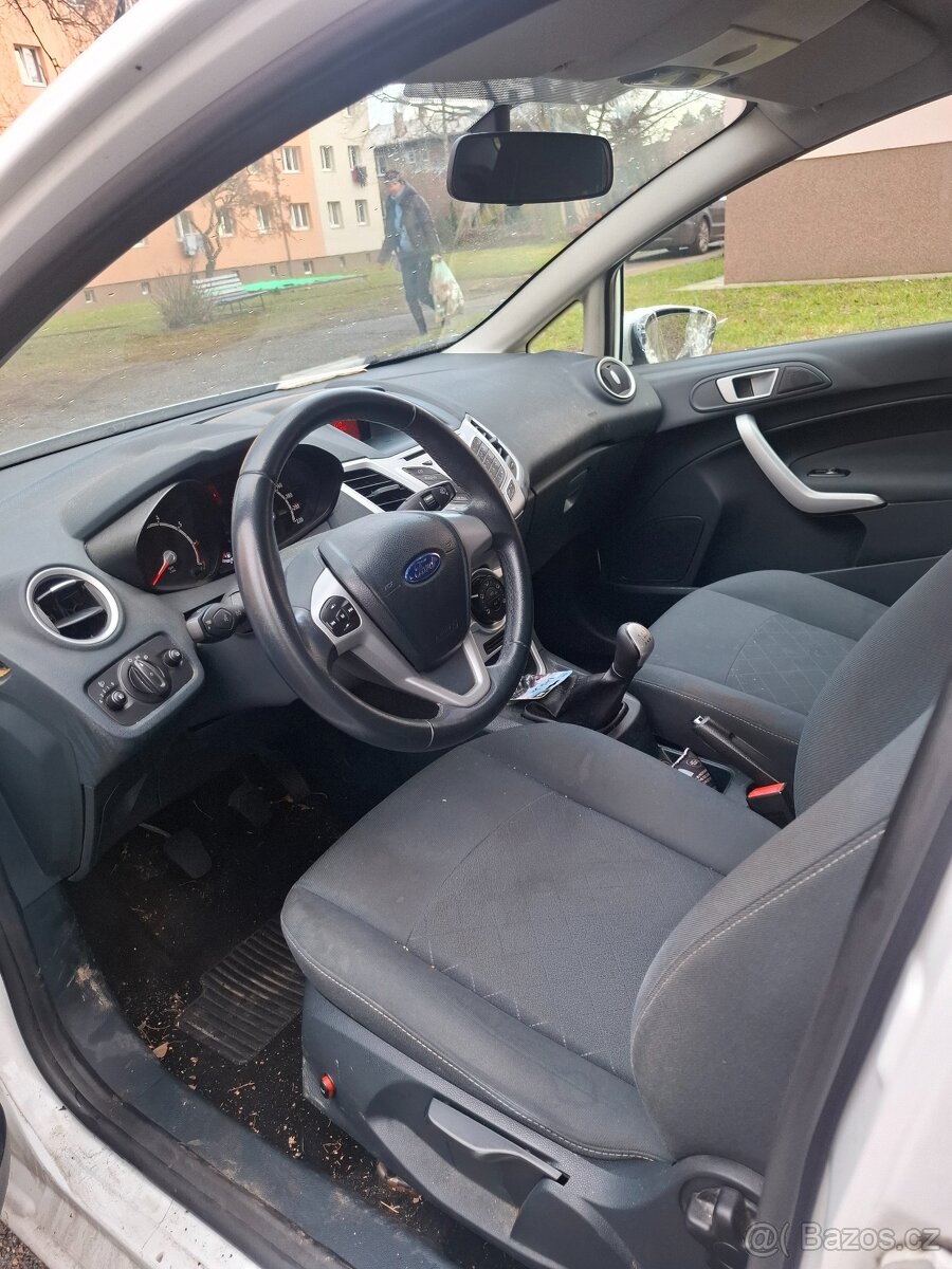 Ford Fiesta - 2