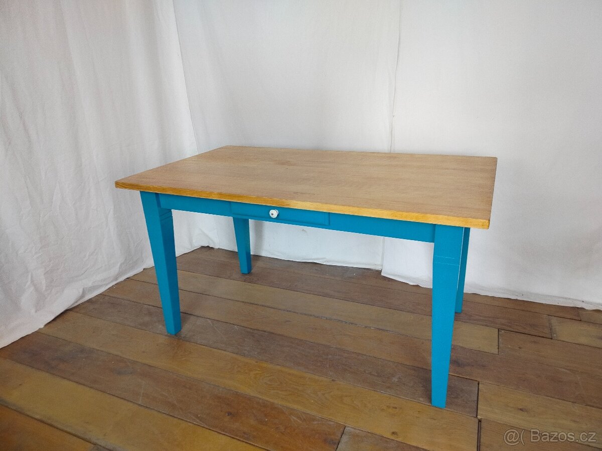 Masivní jídelní stůl - 2