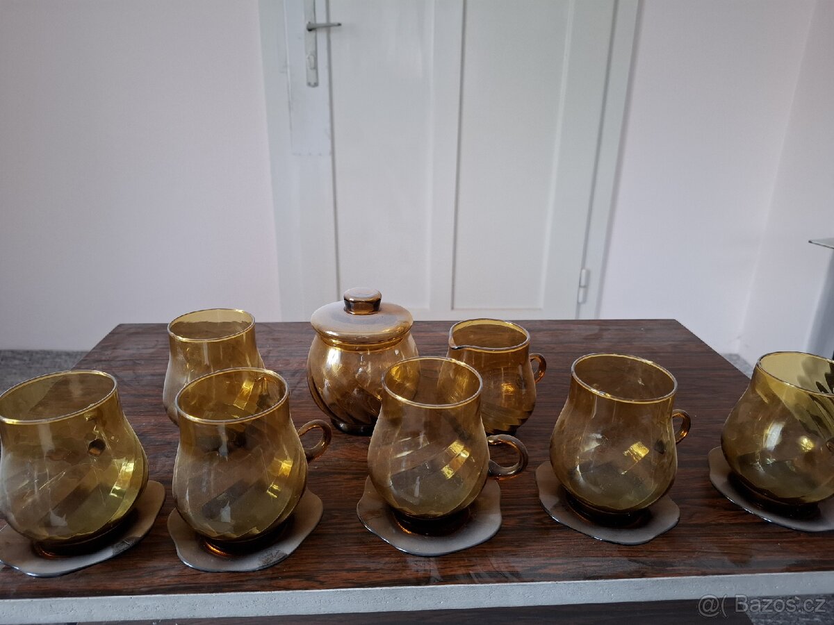 Retro sada skleněných hrnečků s cukřenkou – kouřové sklo - 2