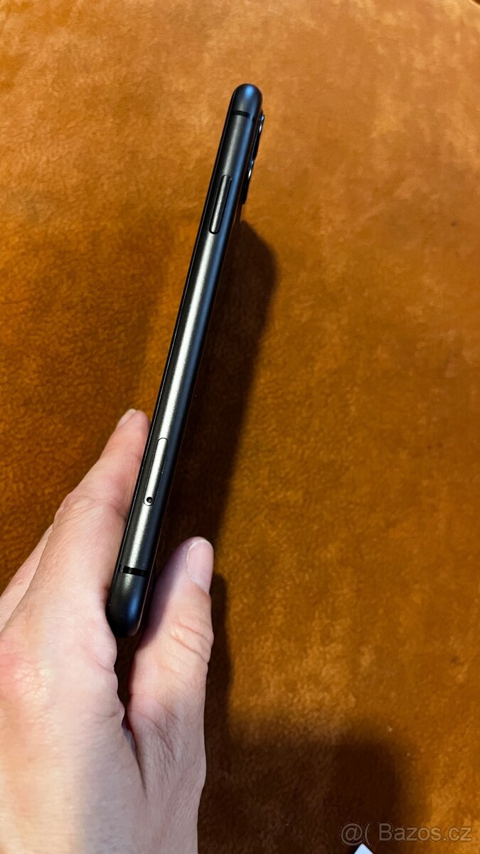 Prodám černý iPhone 11 128GB - super stav - 2