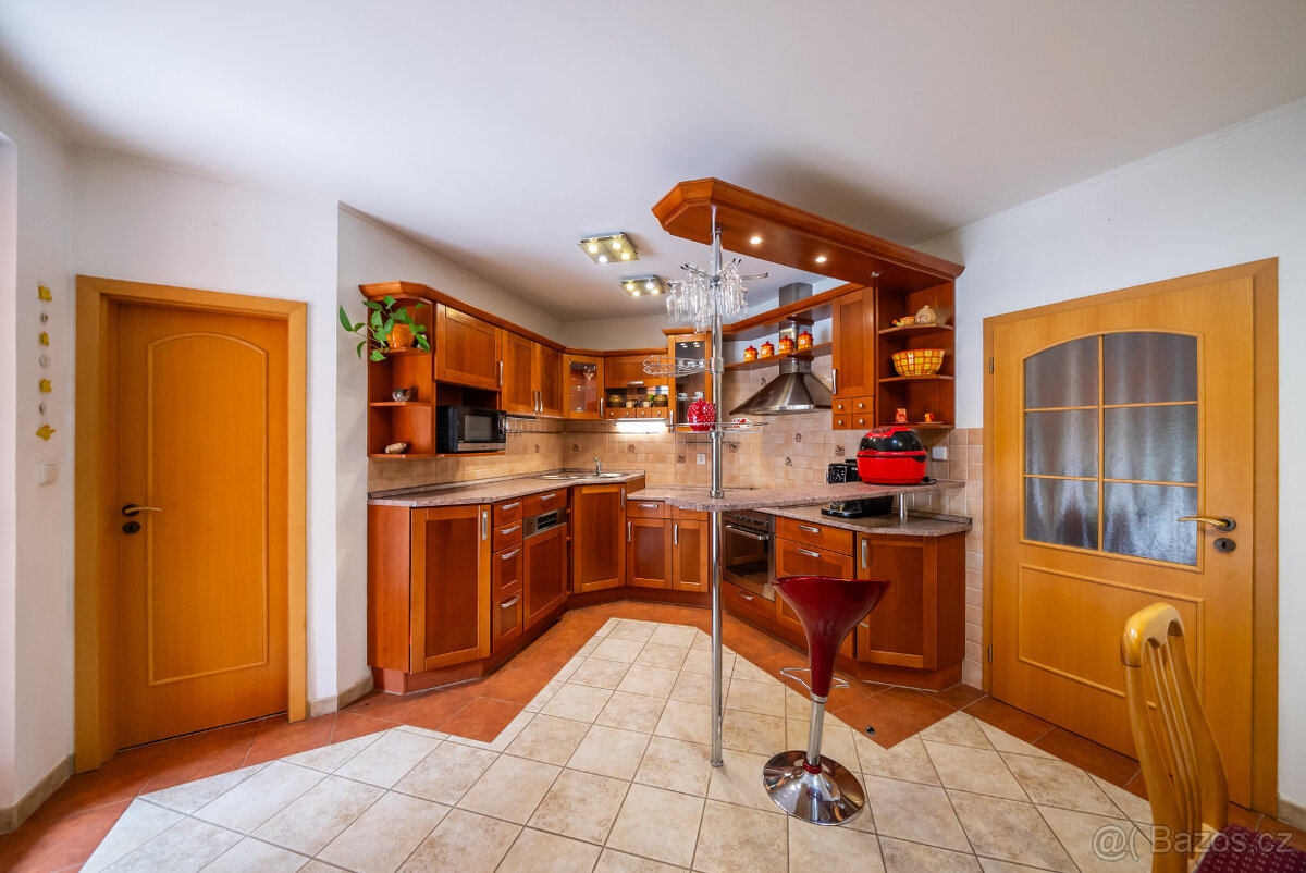 Kuchyň s barovým pultem - 2