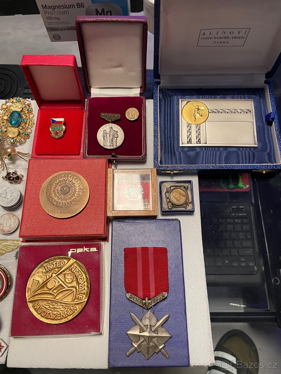 Odznaky medaile vyznamenání - 2