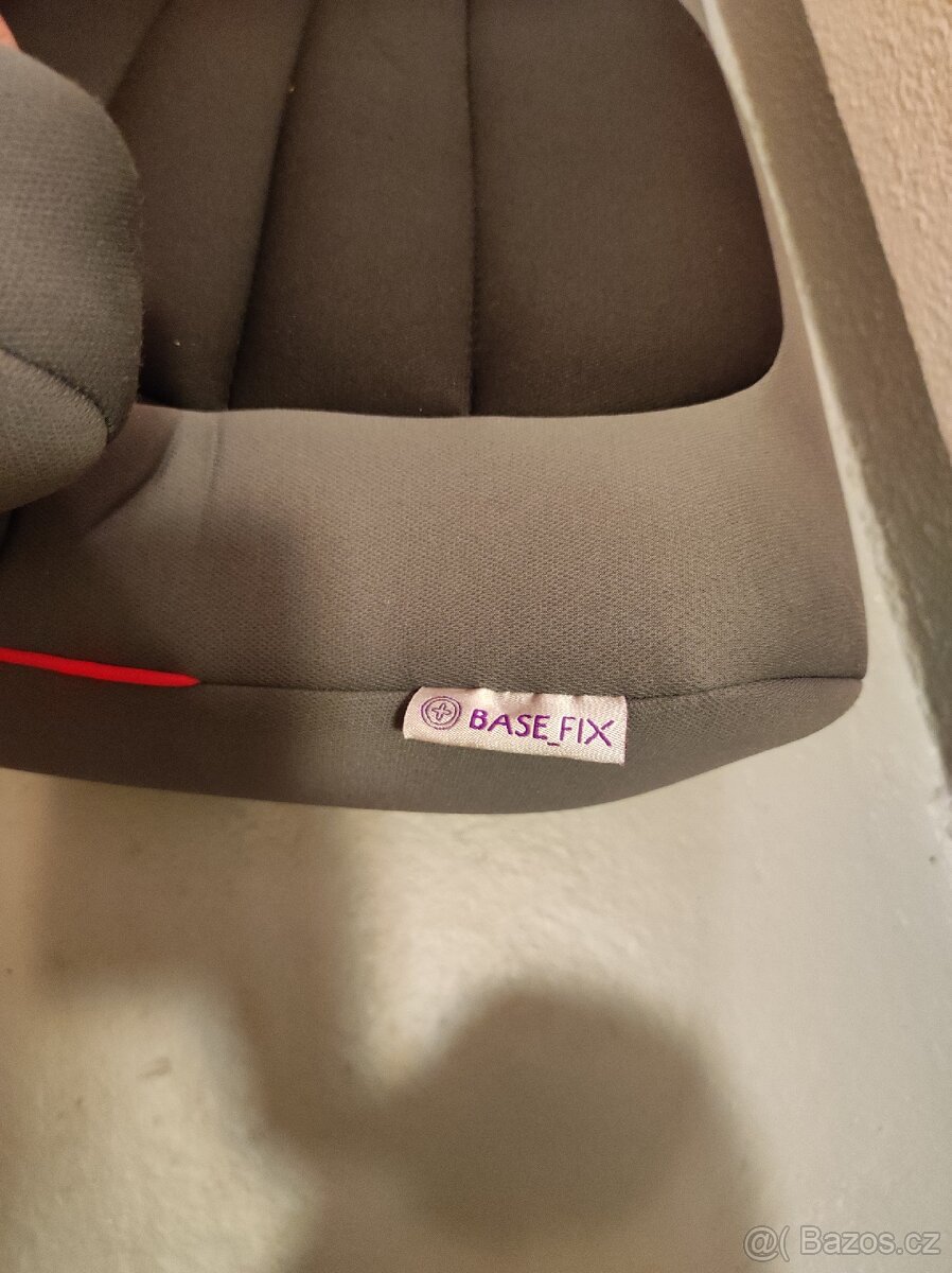 Prodám podsedák i Isofixem - 2