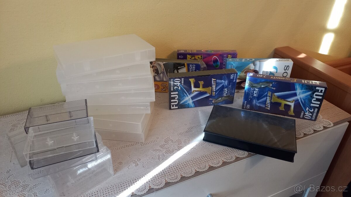 Audiokasety, CD, i prázdné obaly - 2