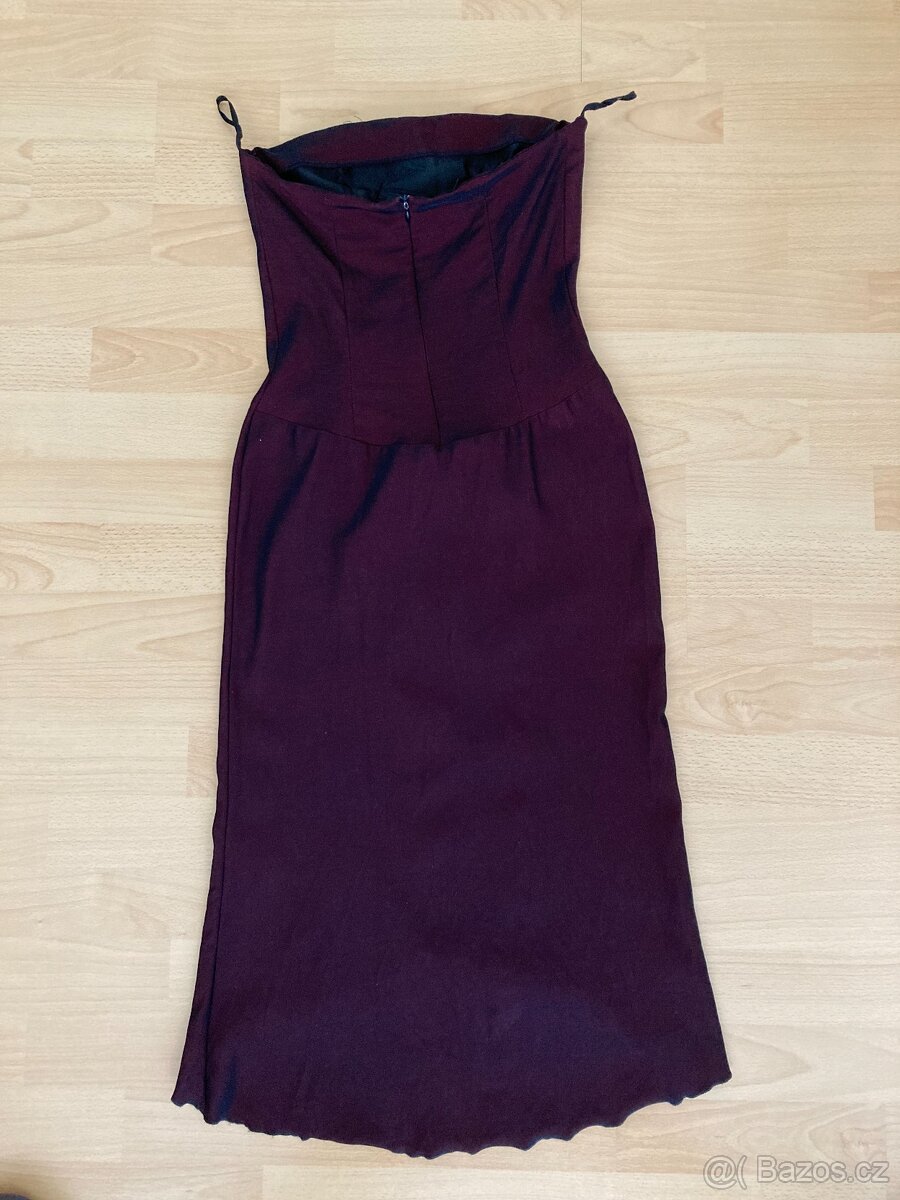 Vínové společenské šaty se zlatou nití - 2