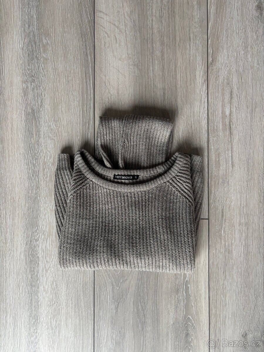 Šedý svetr - 2