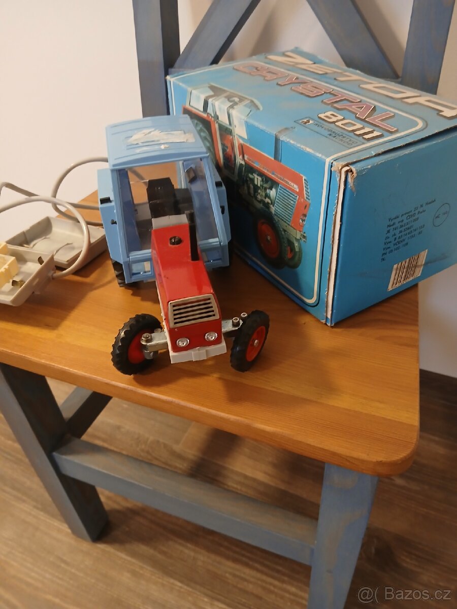 Stará hračka traktor krystal - 2