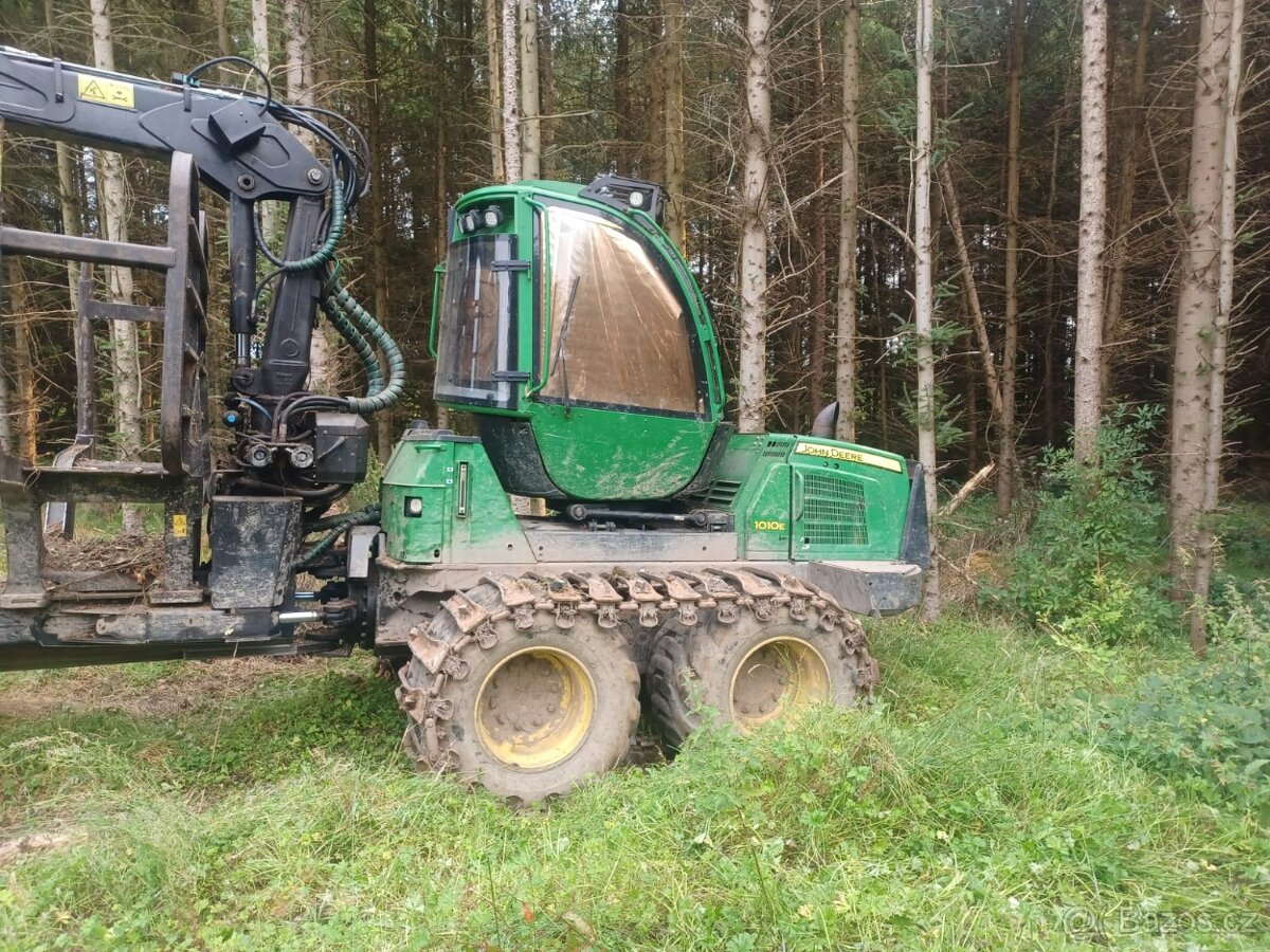 Vyvážecí souprava JOHN DEERE 1010E - 2