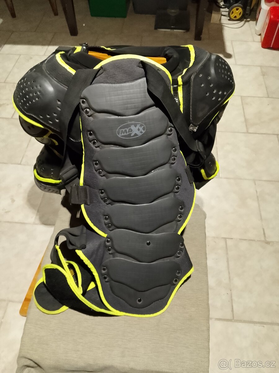 Chrániče a helma - 2