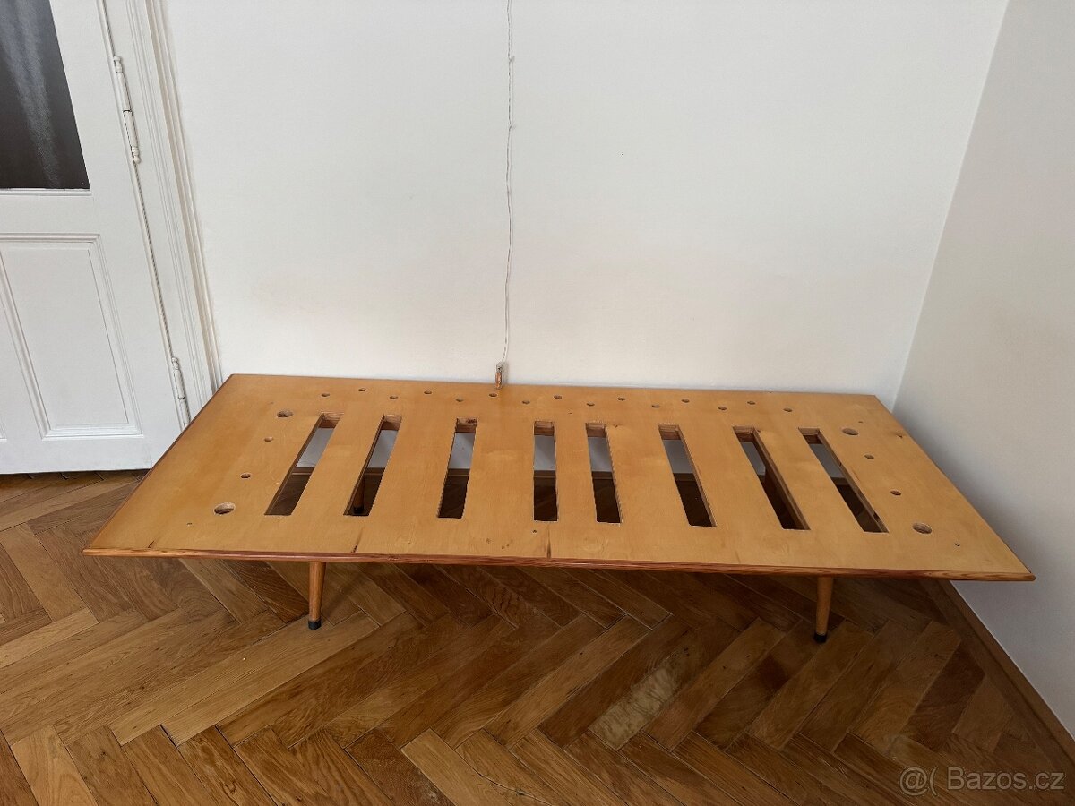 Dřevěná vintage postel - 2