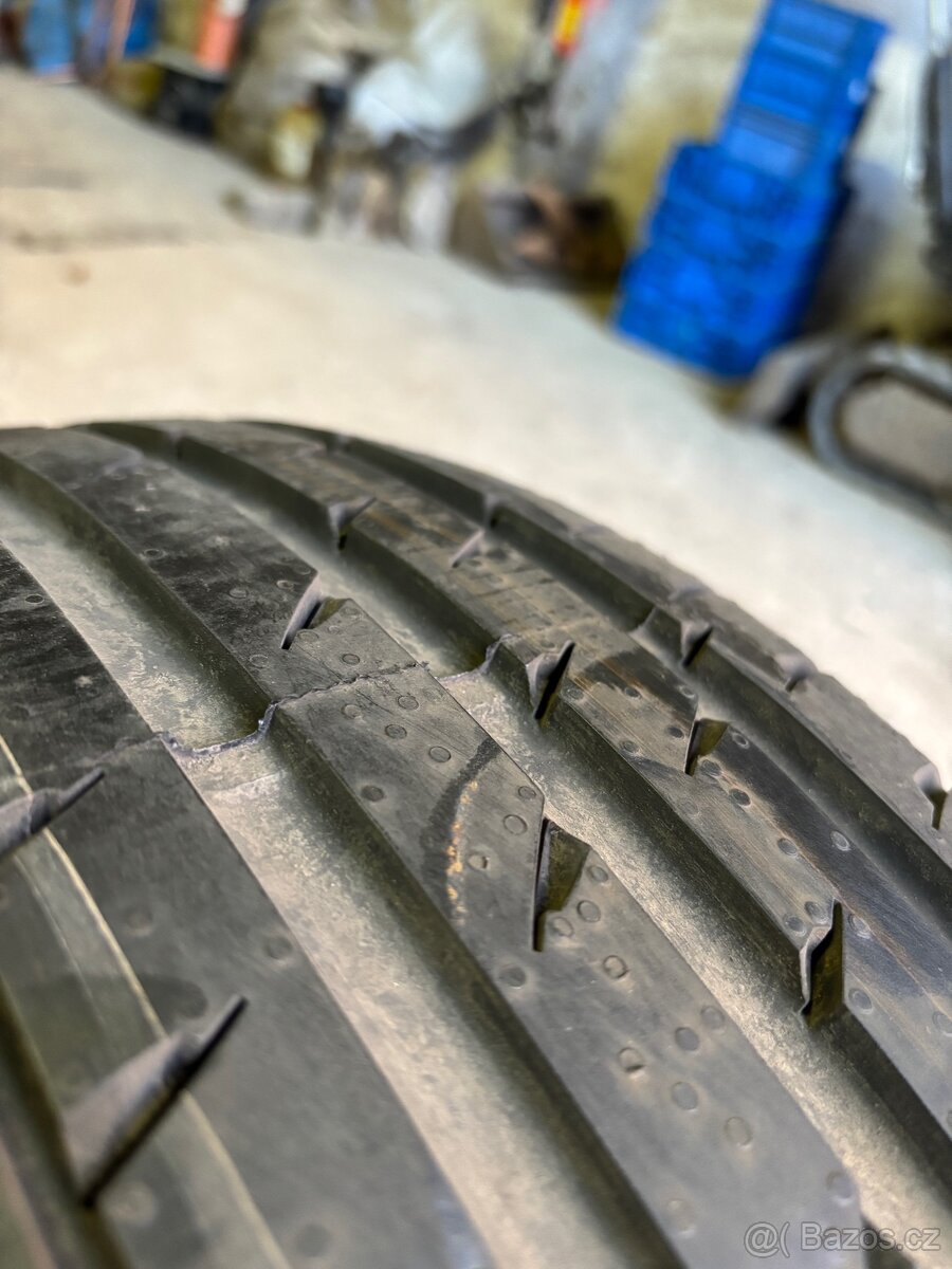 Pneu Continental 245/45 R18 - 2