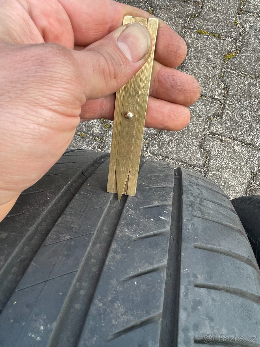 215/50/17 Michelin dvě letní pneu - 2