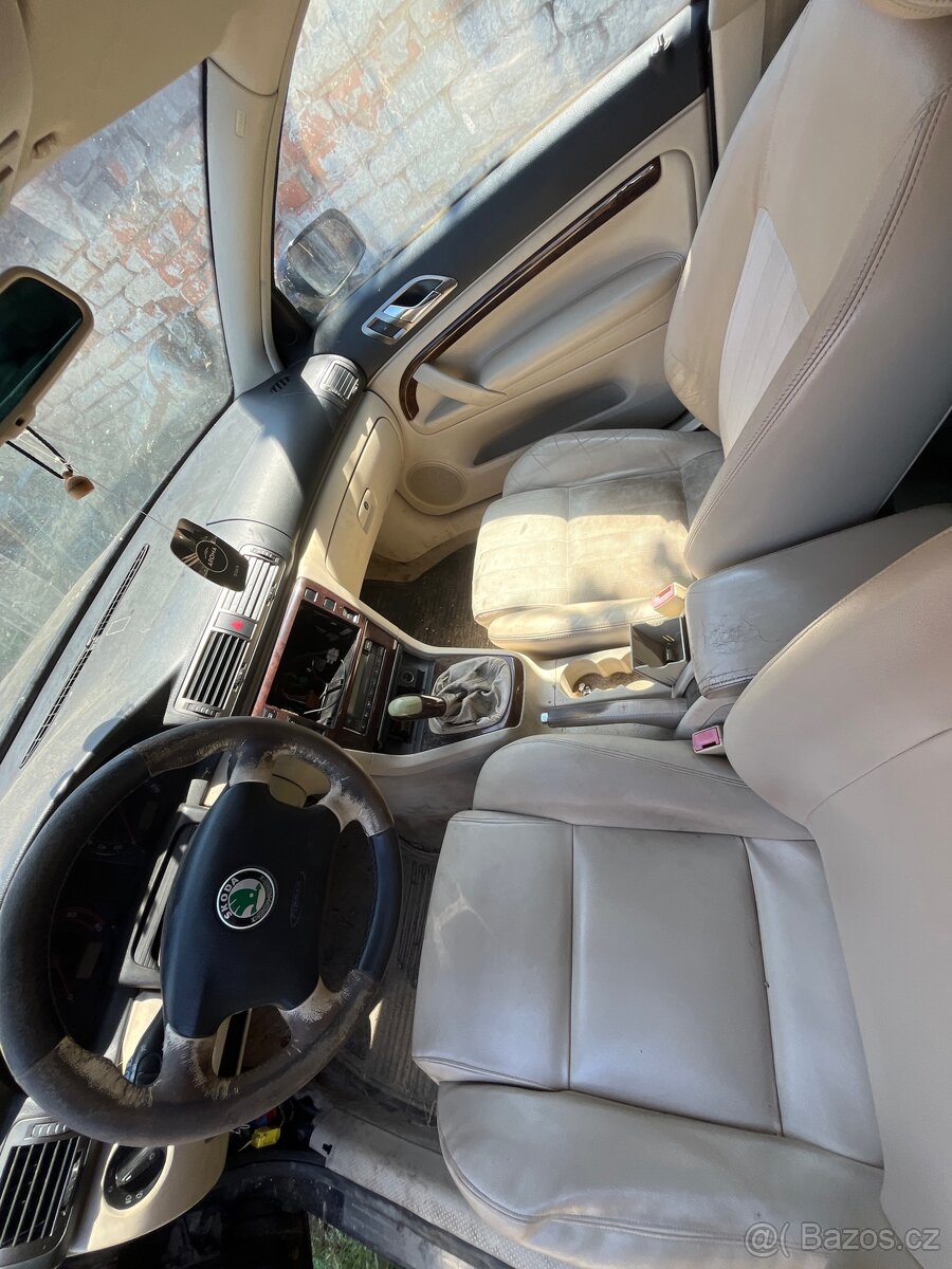Škoda Superb Dily z vozu - 2