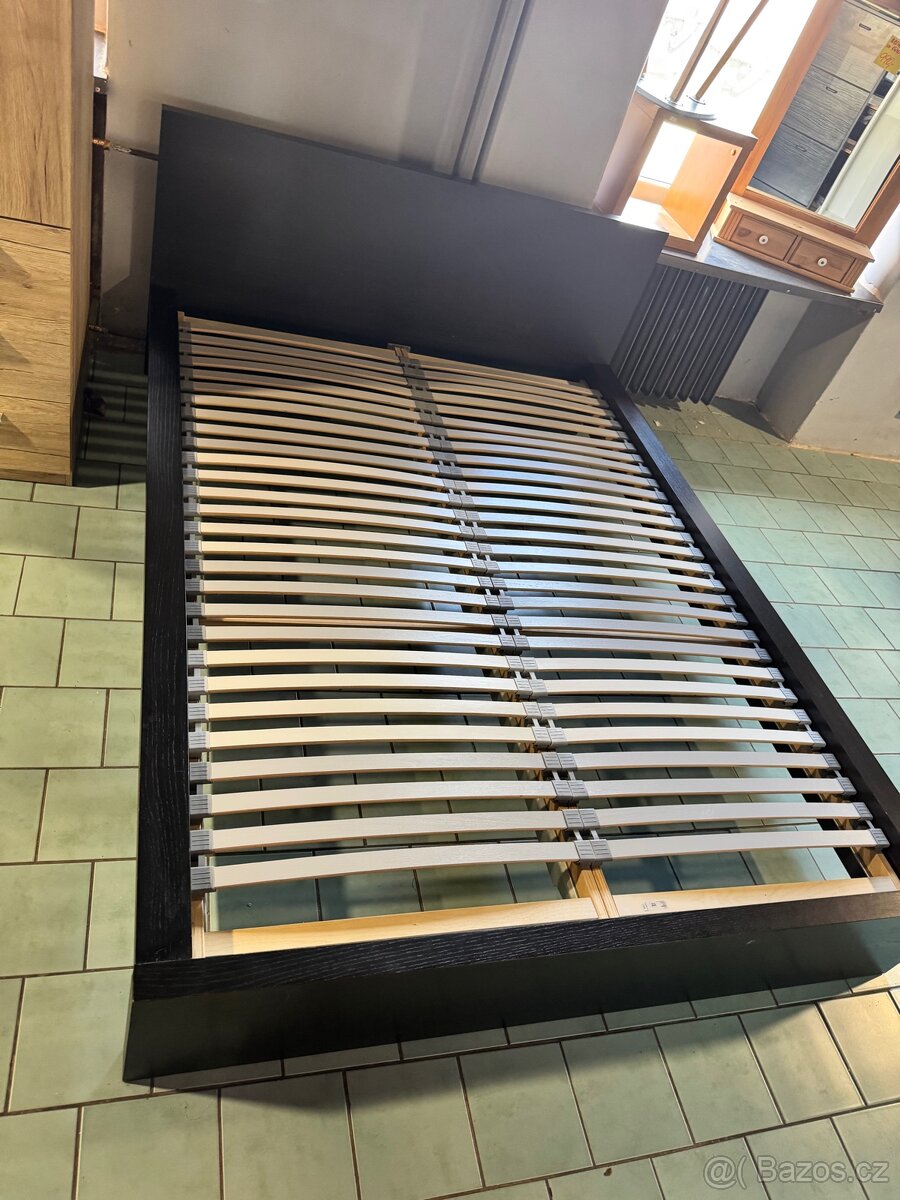 Hezká černohnědá postel-letiště 140x200 IKEA MALM - 2