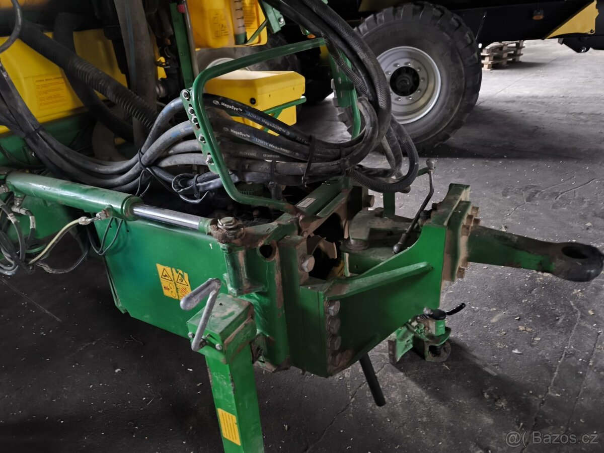 Tažený postřikovač John Deere 840i - 2