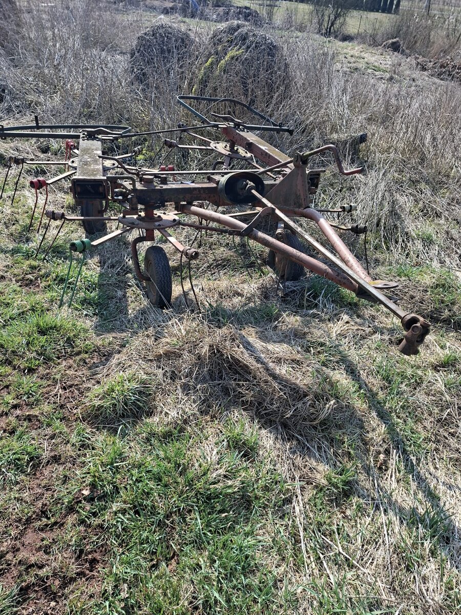 Prodám čtyřrotorový obraceč - 2