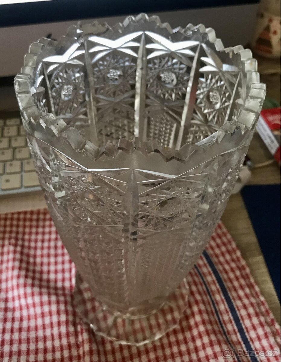 Kristalova brousena vaza stara - 2
