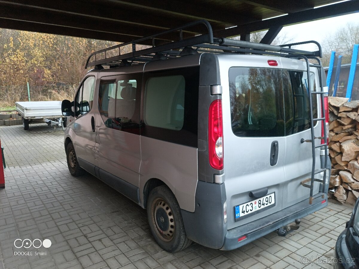 Opel Vivaro 2,0 combi,tažné zařízení - 2