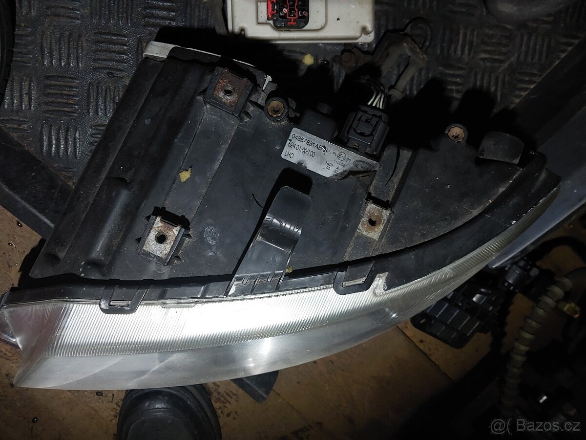 Chrysler Voyager RG EU přední světlo lampa 2001-2007 levá a - 2