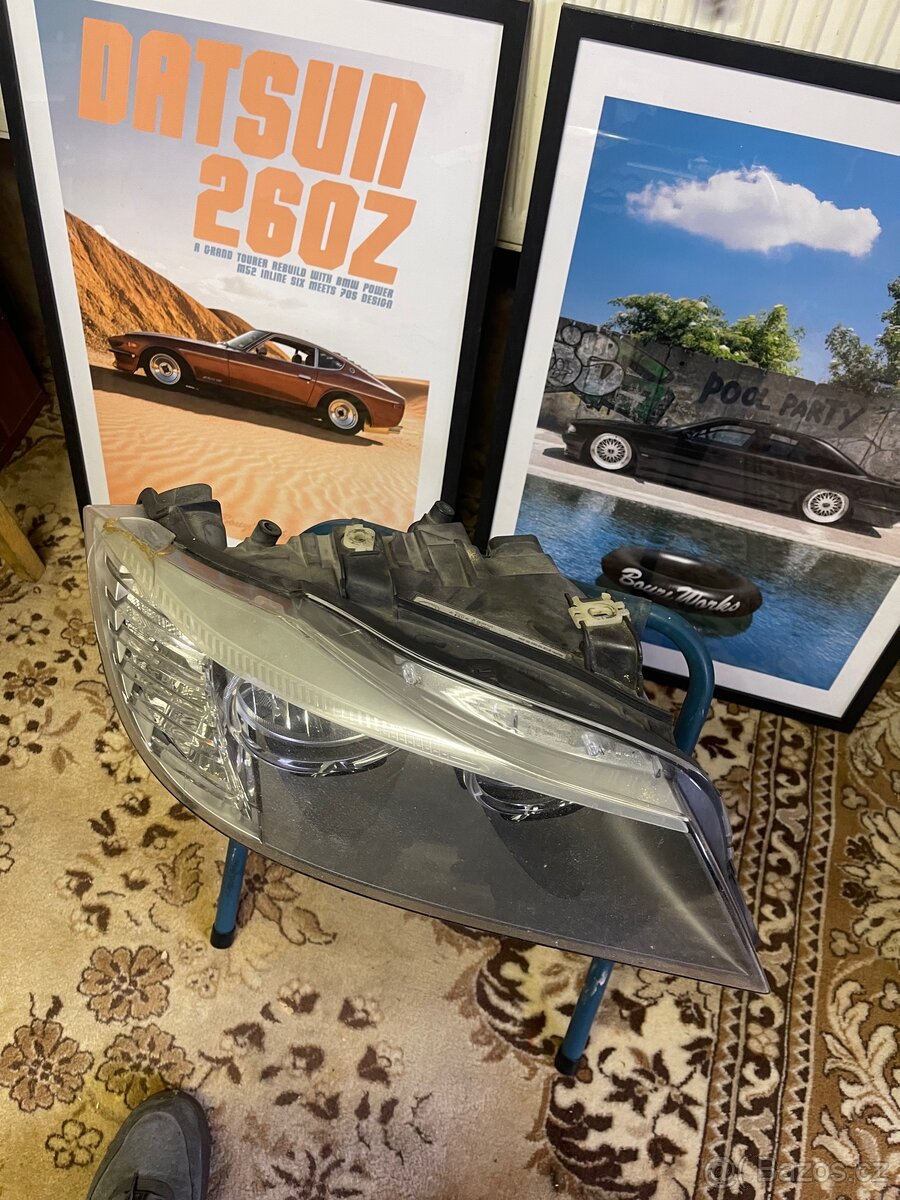 Pravé světlo LCI BMW E90 - 2