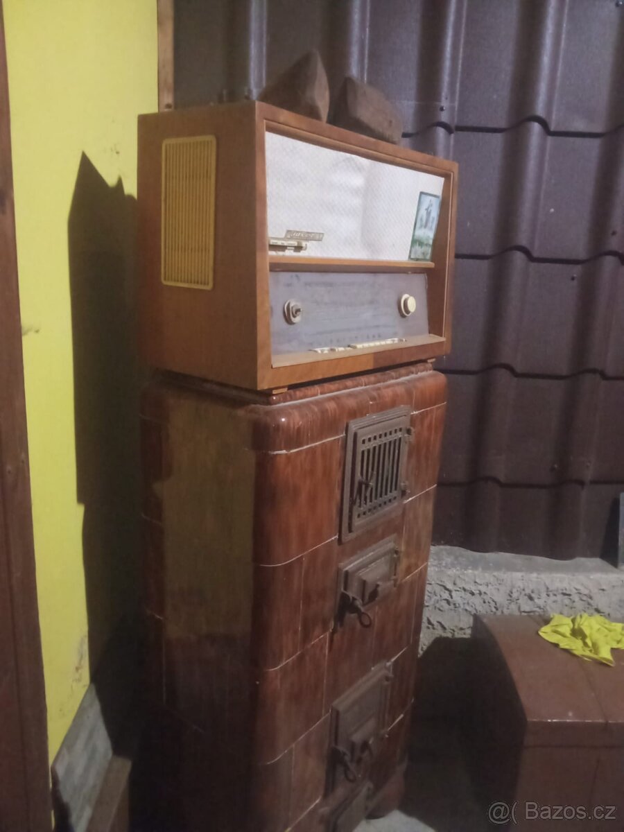 Dekorační kamna a retro radio - 2