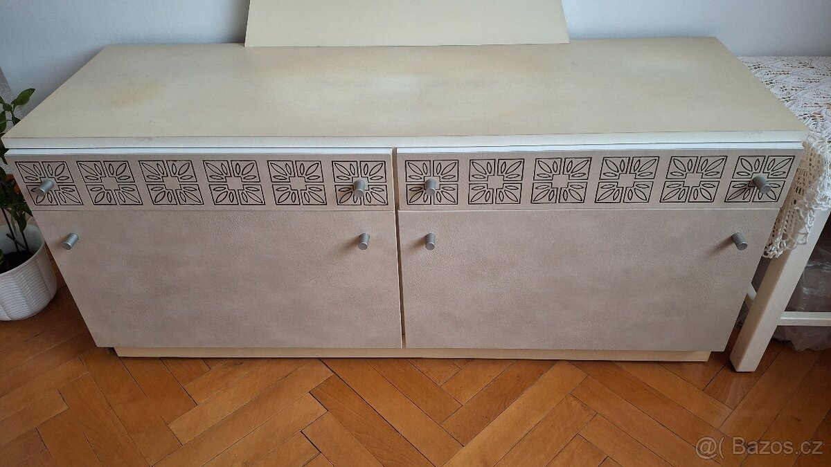 retro toaletka se skládacím zrcadlem - 2