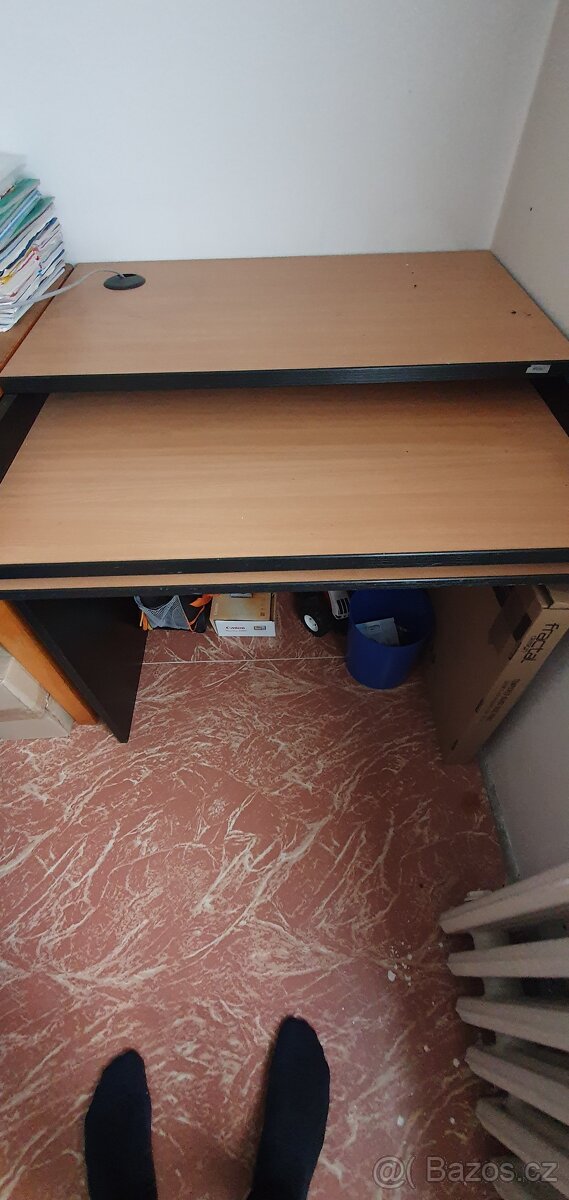 Kancelářský stůl - 2