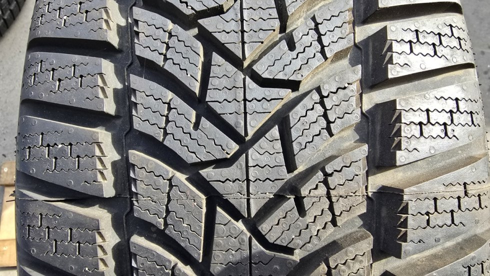 Zimní pneumatika 215/60/16 Dunlop - 2