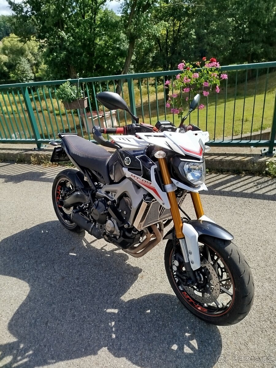 Yamaha mt09 street rally - 2