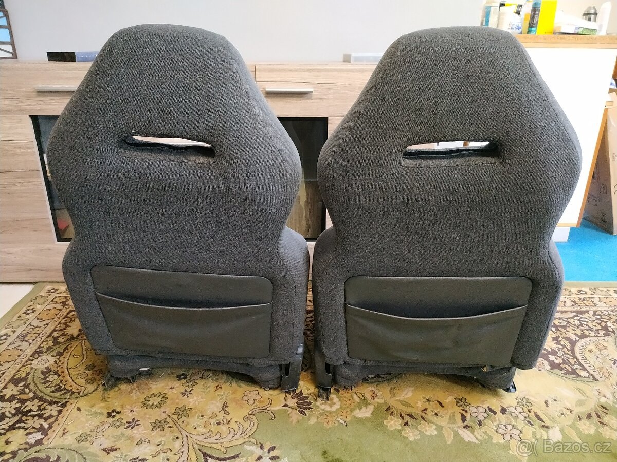 přední sedadla Suzuki Swift GTI. - 2