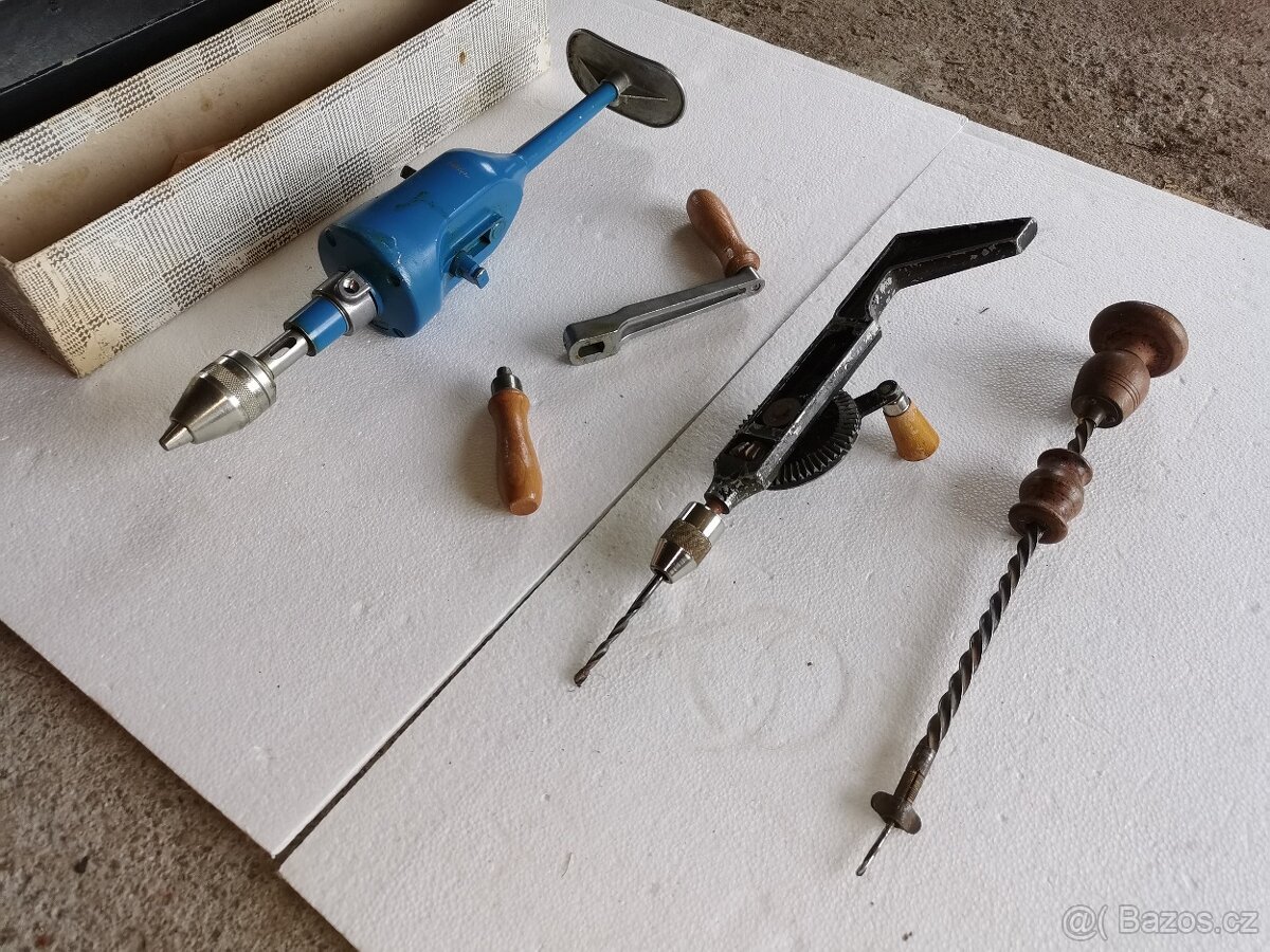 Různě staré ruční vrtačky - 2