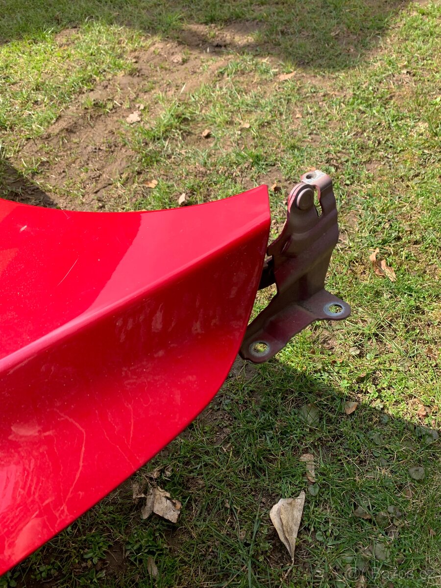 Přední kapota Kia Ceed. - 2