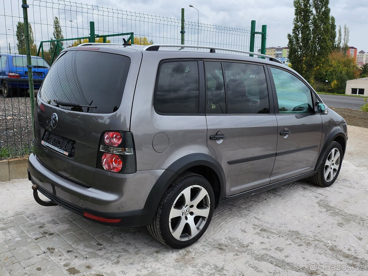 Volkswagen Touran Cross - 2