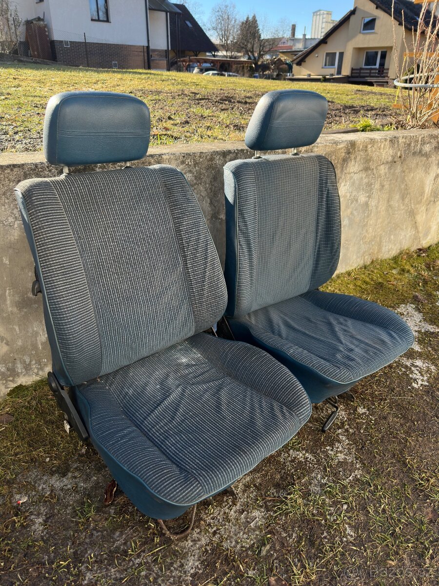 Golf MK2/Jetta MK2 interiér - přední sedadla - modré - 2