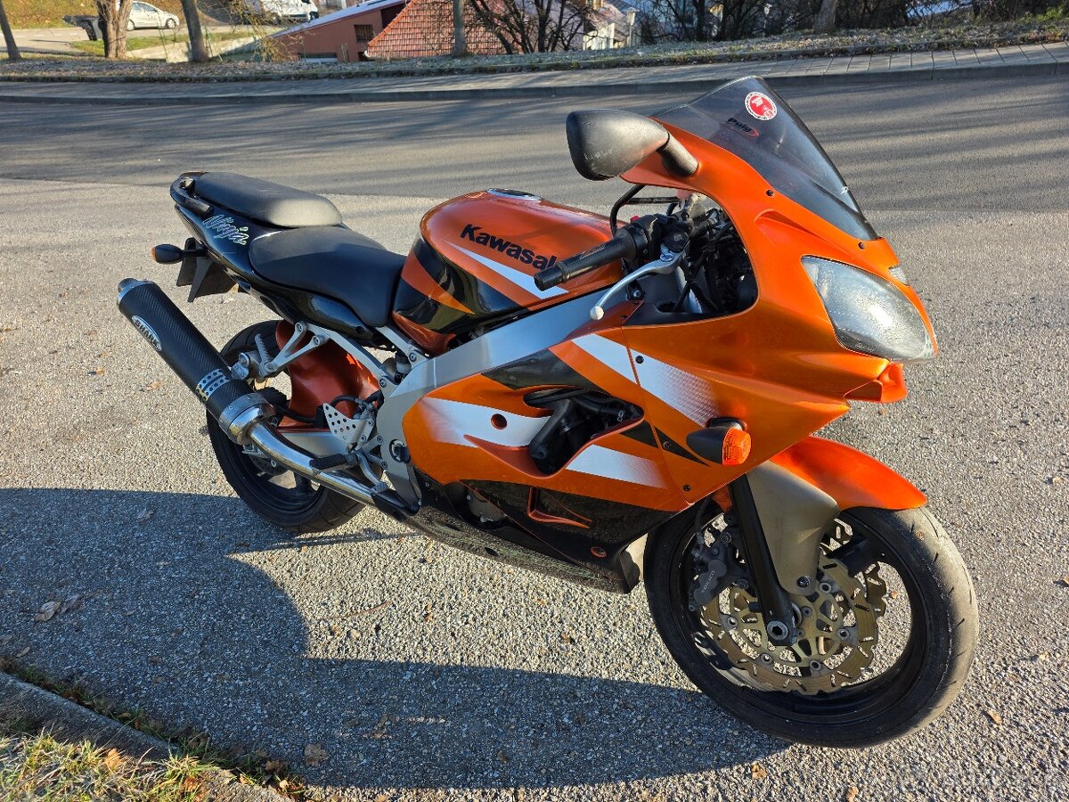 Kawasaki ZX9R - 2