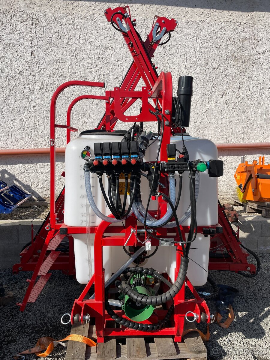 Neseny postřikovač Jarmet 600l/ 15m ramena - 2