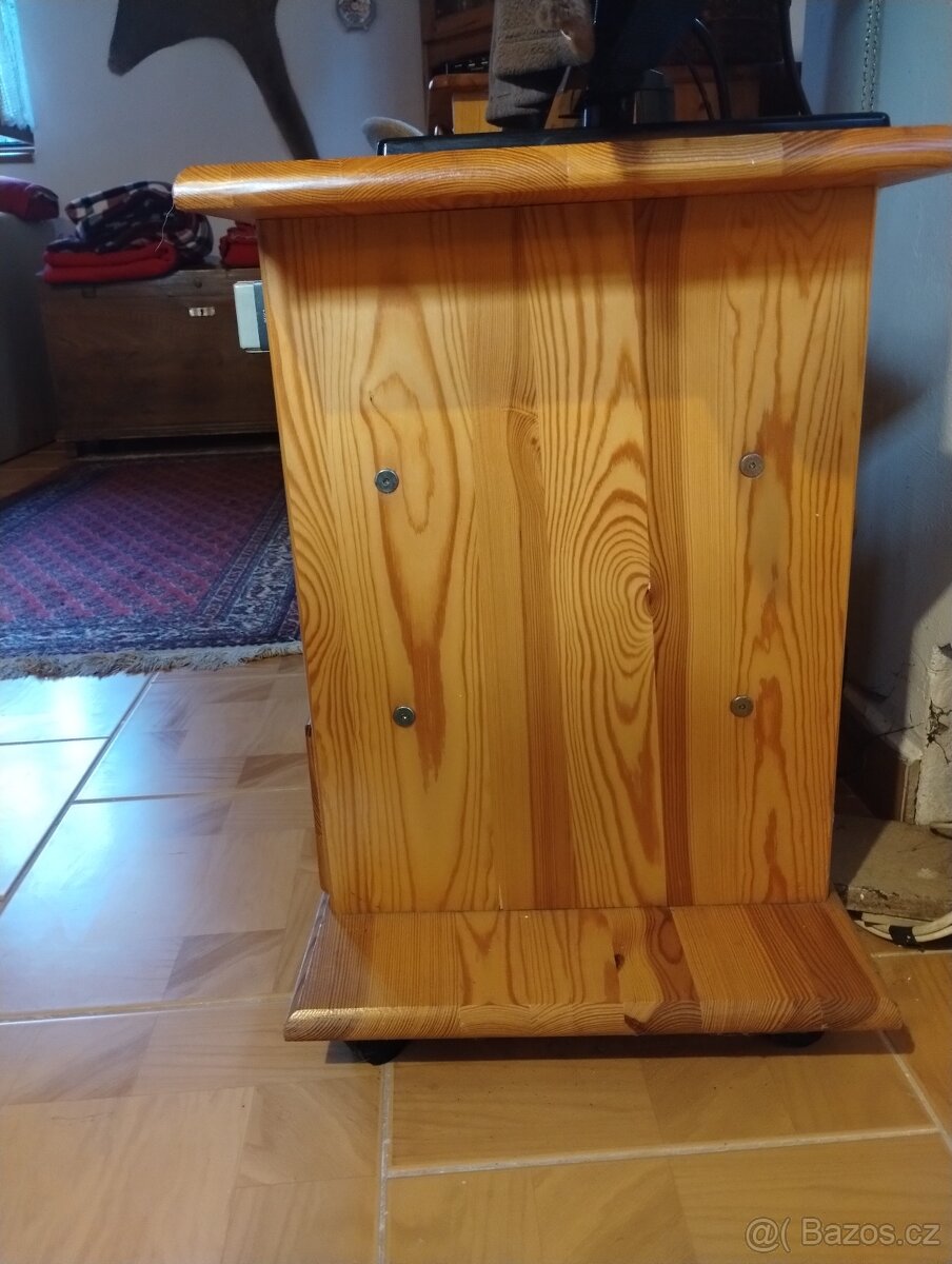 stolek pod TV, drevo - 2