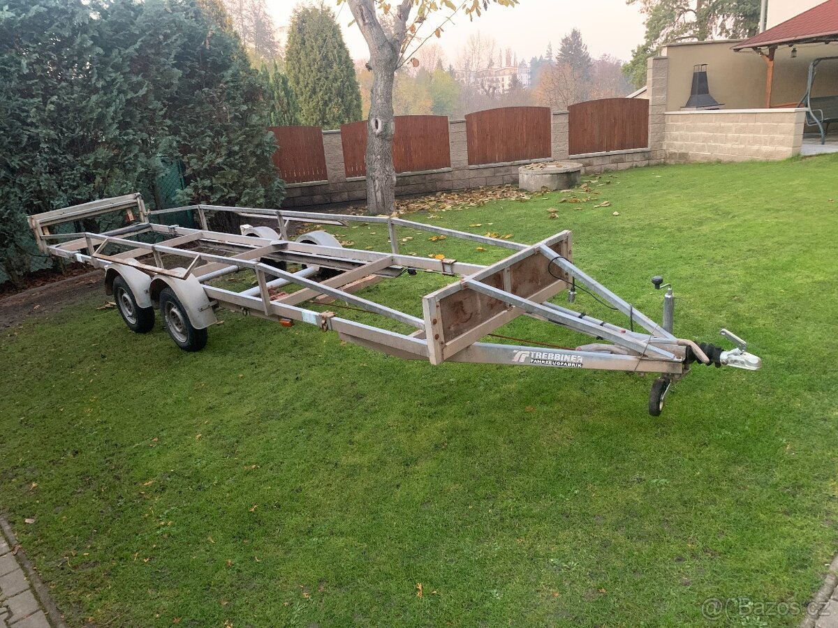 Přívěsný vozík bržděný - 2
