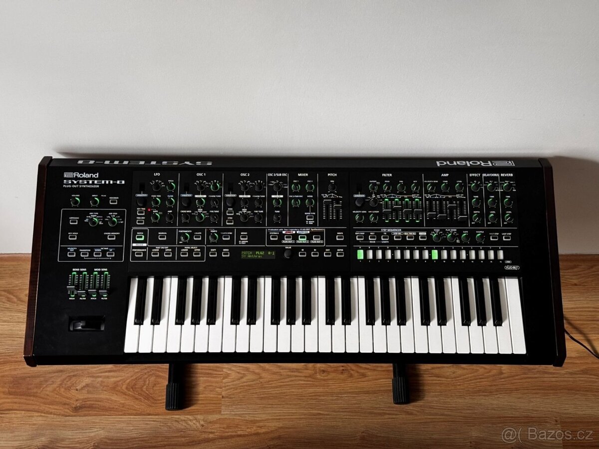 Roland System-8 syntezátor (Analog Circuit Behavior) - 2