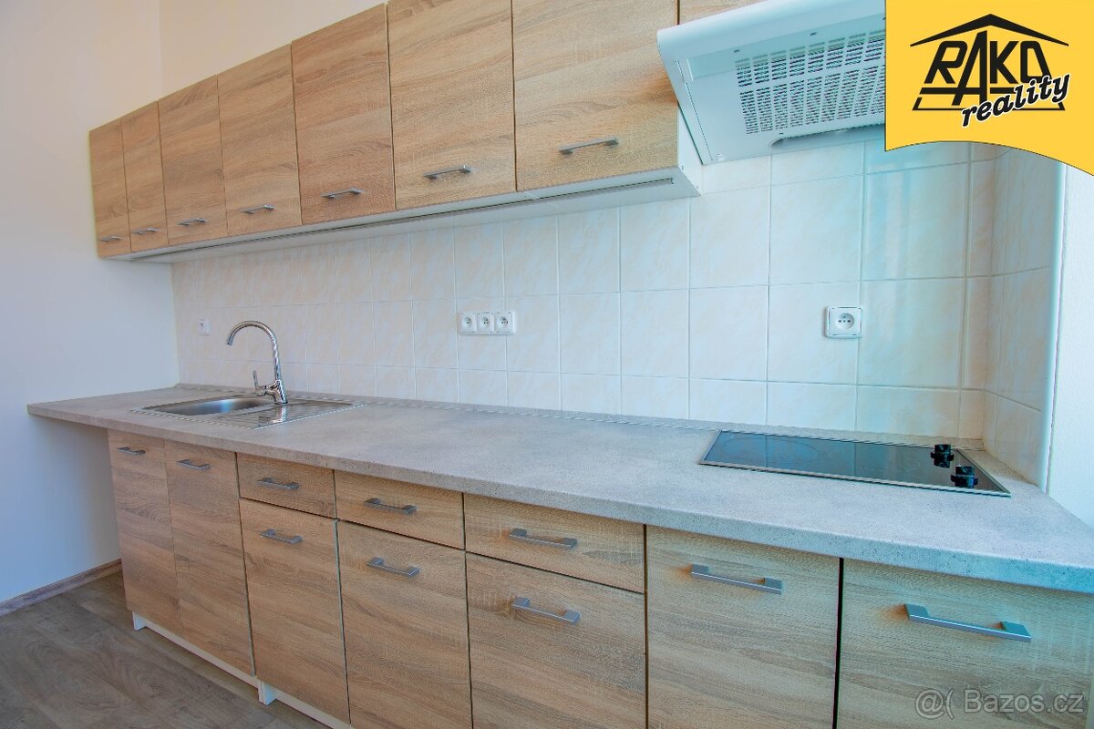 Pronájem bytu 1+kk 37 m² - Krakonošovo náměstí, Trutnov - 2