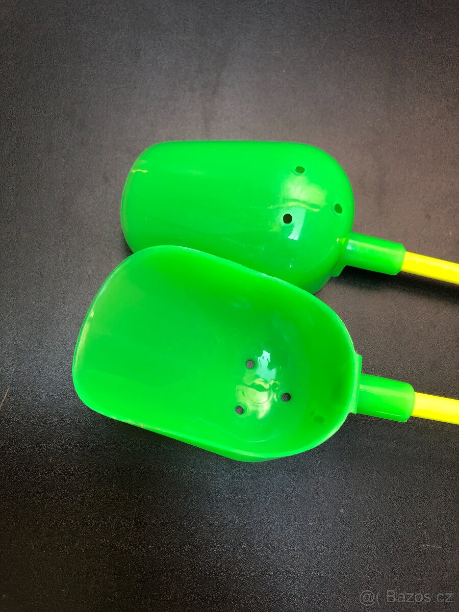 Zakrmovací lopatka s rukojetí, délka 60cm - 2