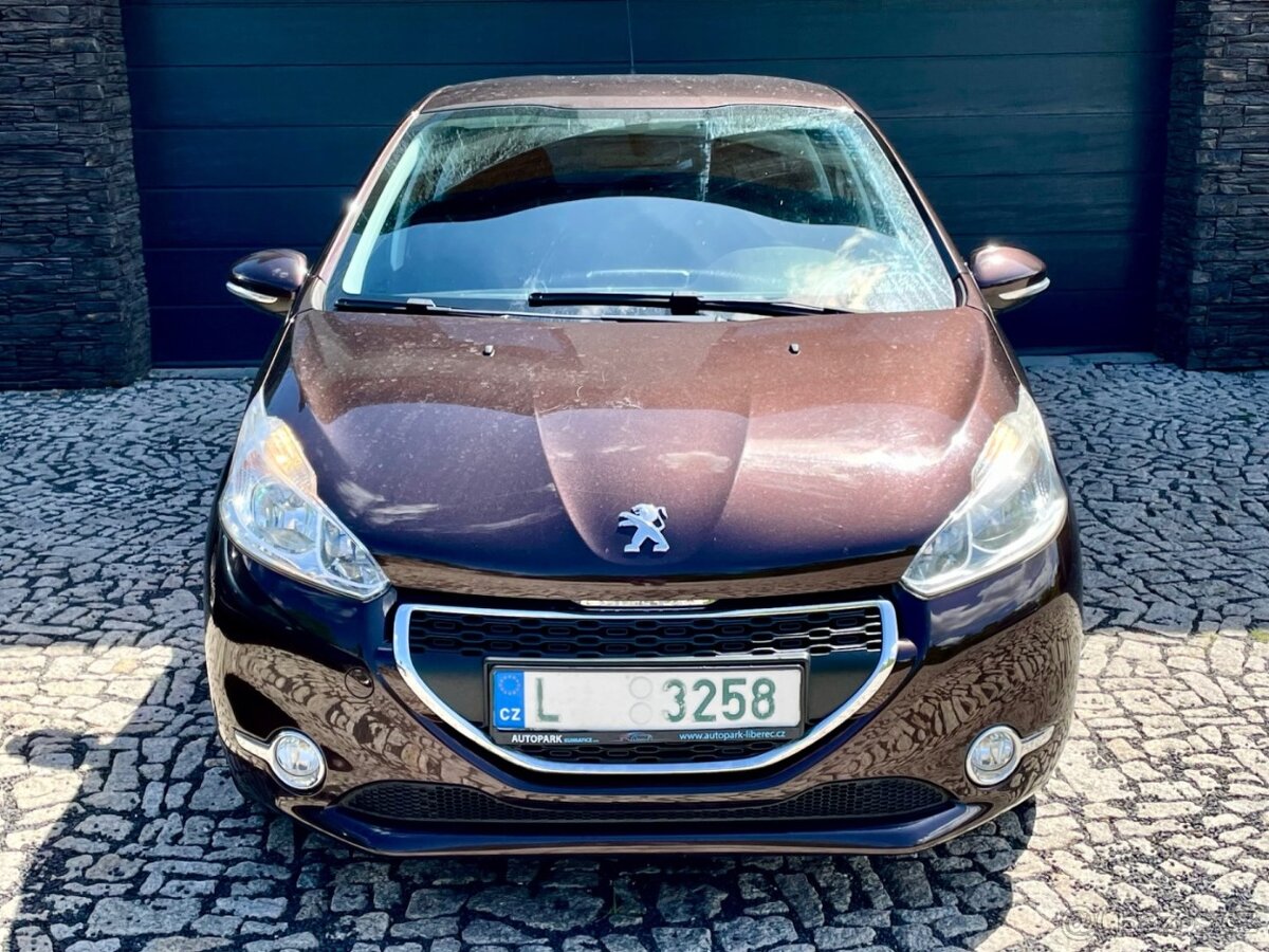 Peugeot 208 1.2 VTi klima, tažné - 2
