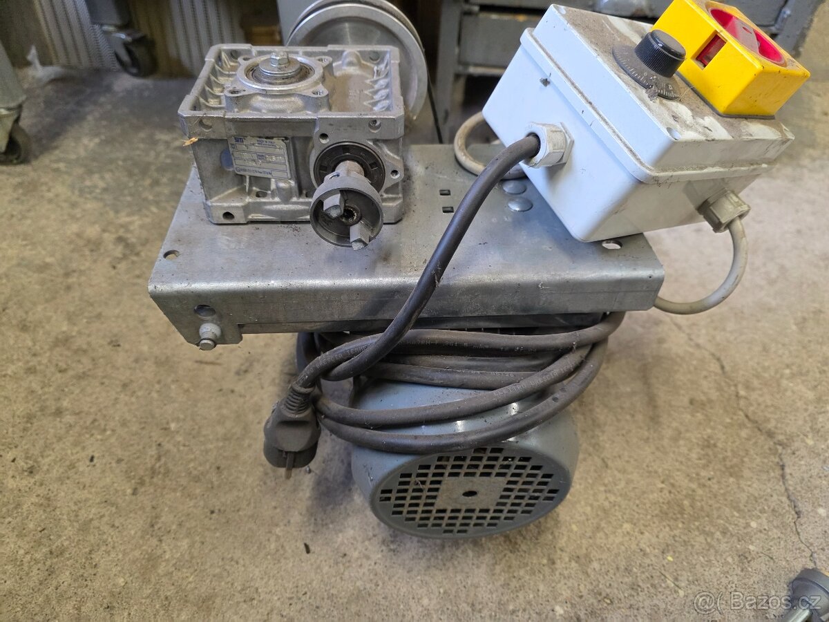Elektromotor s převodovkou - 2