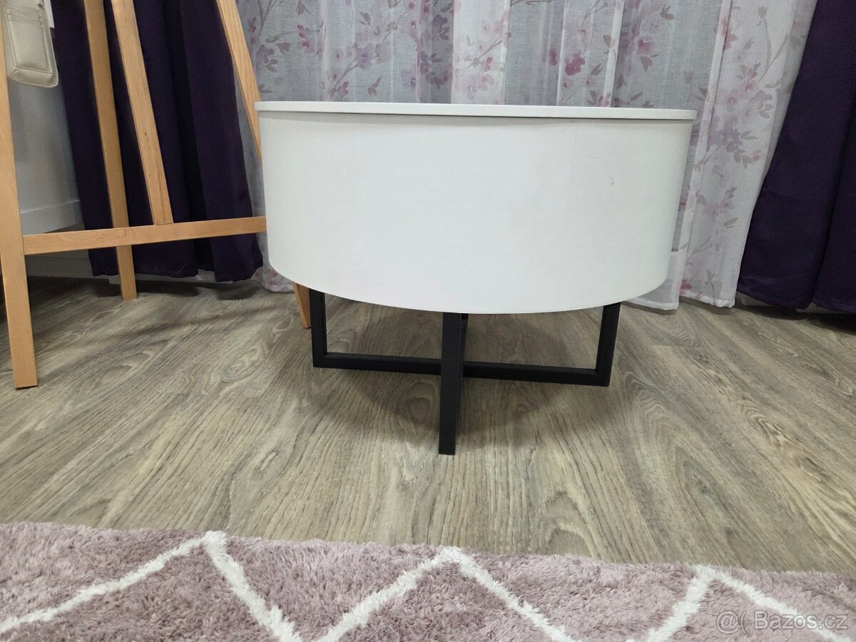 Konferenční stolek. - 2