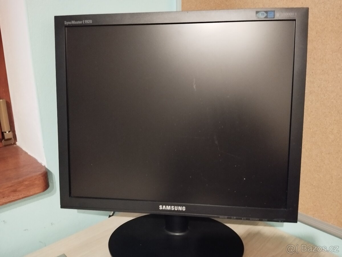 Prodám použité monitory k PC 5ks - 2