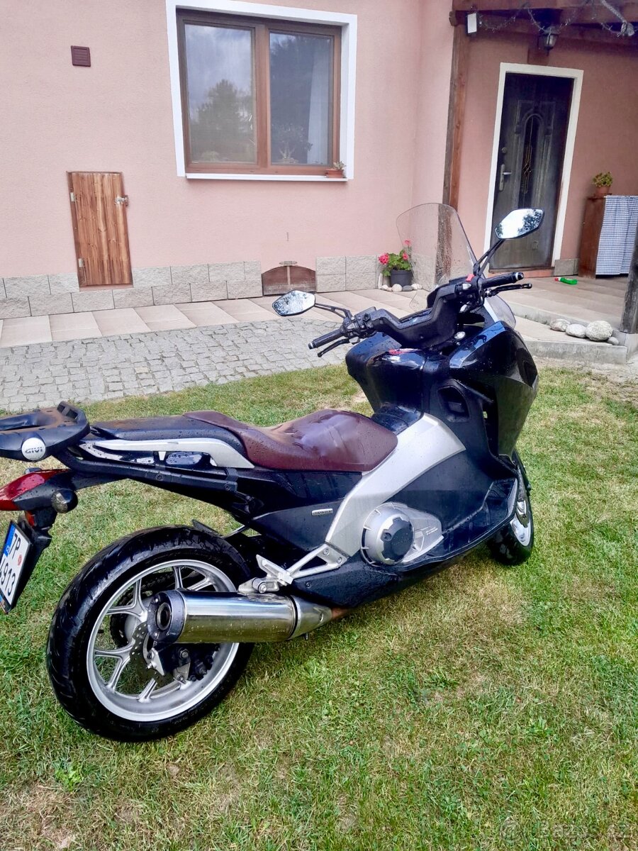 Honda Integra 700 - 2