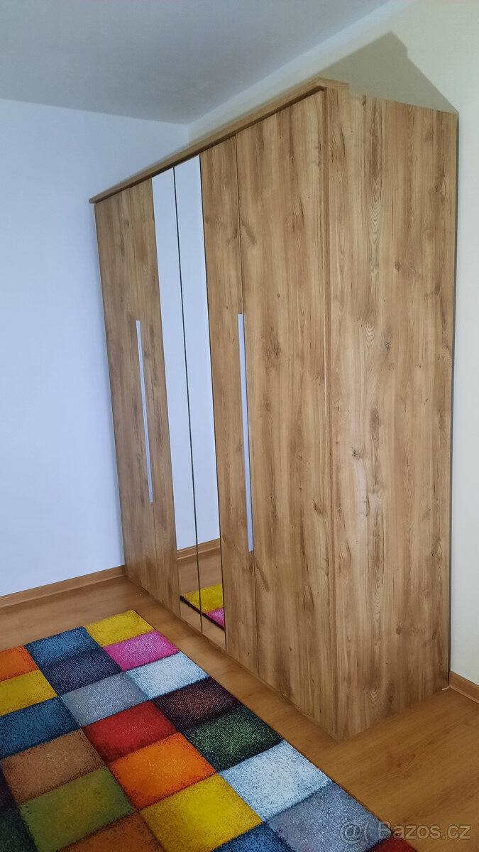 Šatní skříň - 2