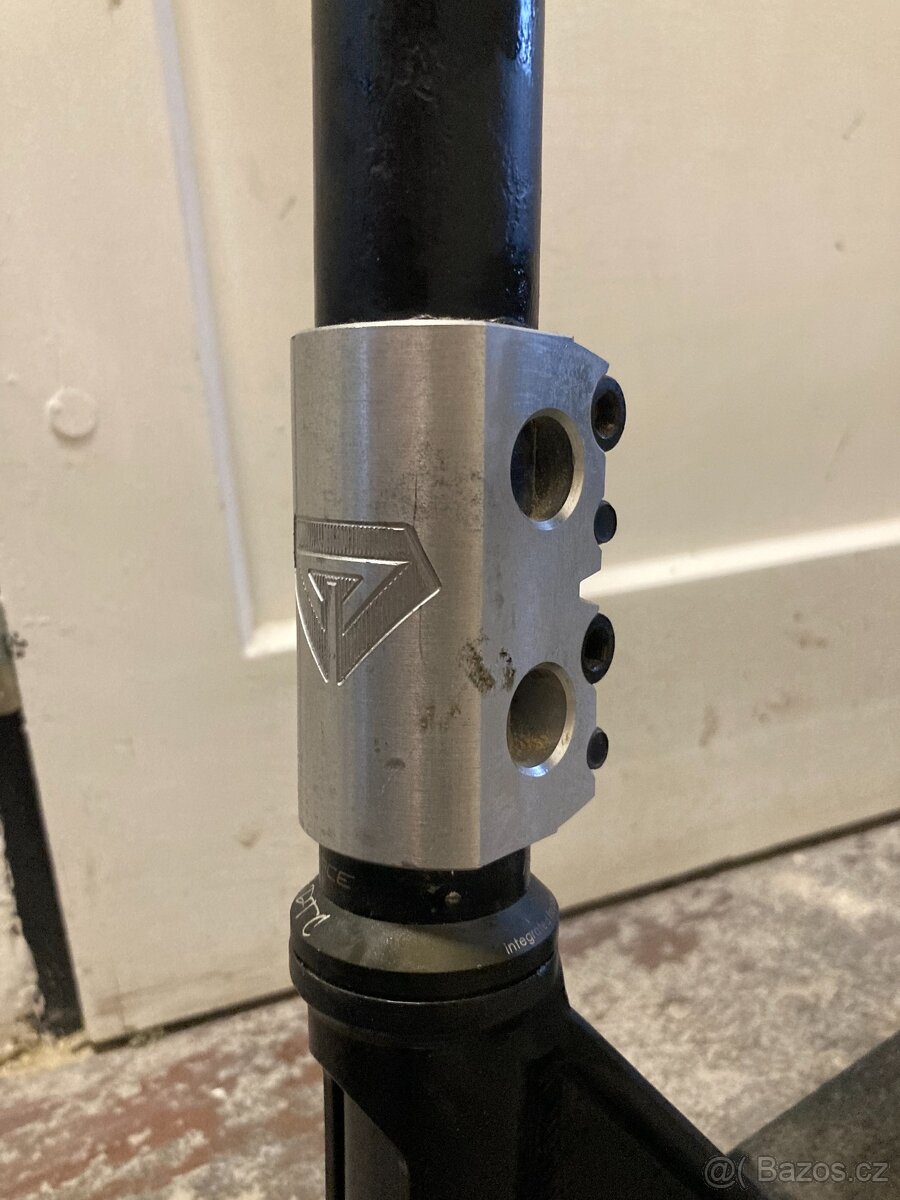 Freestyle koloběžka District - 2