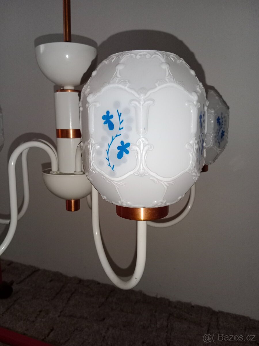 Petiramenny lustr - 2