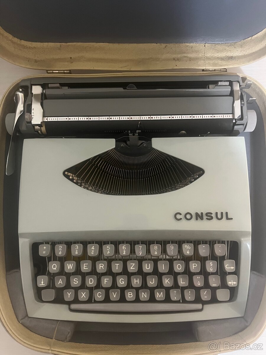 Kufříkový psací stroj Consul - 2